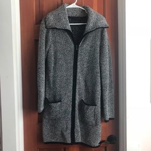 Wool black and white jacket with zipper